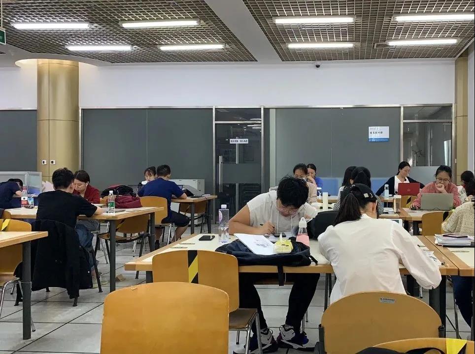 551CE68AB859985FBD630238ECF_4F841006_1DB59.jpg undefined